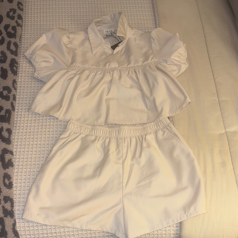 NWT - Le Lis Cream Two piece set off white - Picture 1 of 3